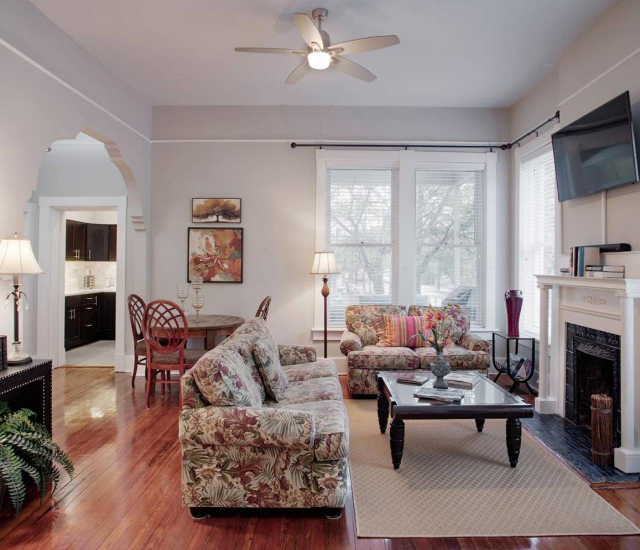420Waldburg A - Modern Apt With Southern Charm Blocks From Forsyth Apartamento Savannah Exterior foto