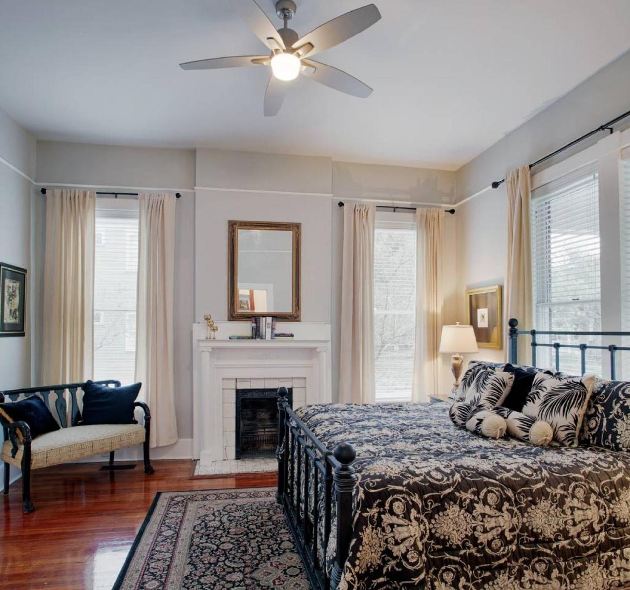 420Waldburg A - Modern Apt With Southern Charm Blocks From Forsyth Apartamento Savannah Exterior foto