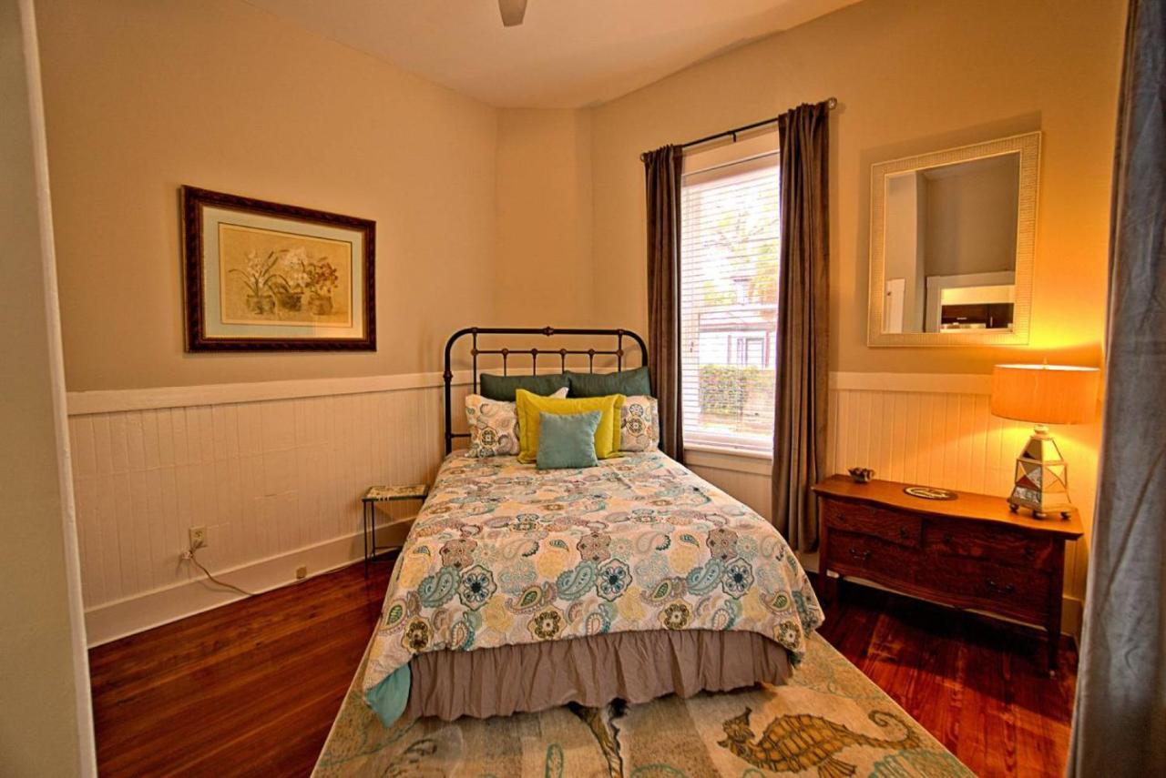 420Waldburg A - Modern Apt With Southern Charm Blocks From Forsyth Apartamento Savannah Exterior foto